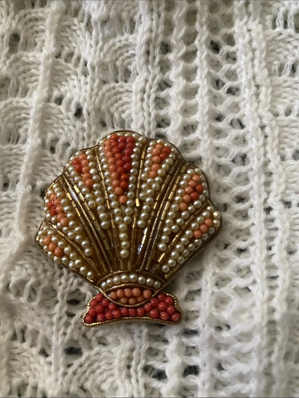 Vintage Liz Claiborne Scallop Seashell brooch